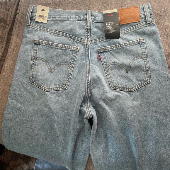Brand new with tags Levi Strauss & Company jeans. Wide leg. High waisted. Denim. - Picture 2 of 7